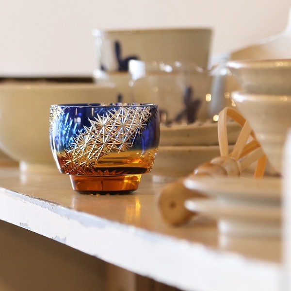 真汝 (大倉真汝)黄瀬戸 美濃焼 ぐい呑み お猪口 六角形 共布 共箱 真汝 (大倉真汝)黄瀬戸 美濃焼 ぐい呑み お猪口 六角形 共布