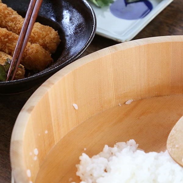 木製銅箍飯台　54cm 酢飯しゃり切り　業務用　専用箱で 楽天市場】木製銅箍 飯台(サワラ材) 33cm【 飯切 すし桶 飯台