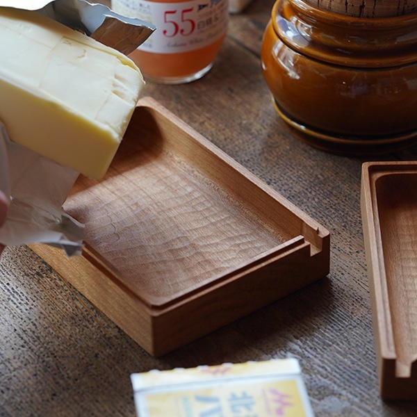 作家さん手作り　ドーム型陶器 (バターケース？) ギフト】青葉紋 バターケース 1点 | 白山陶器直営オンラインストア