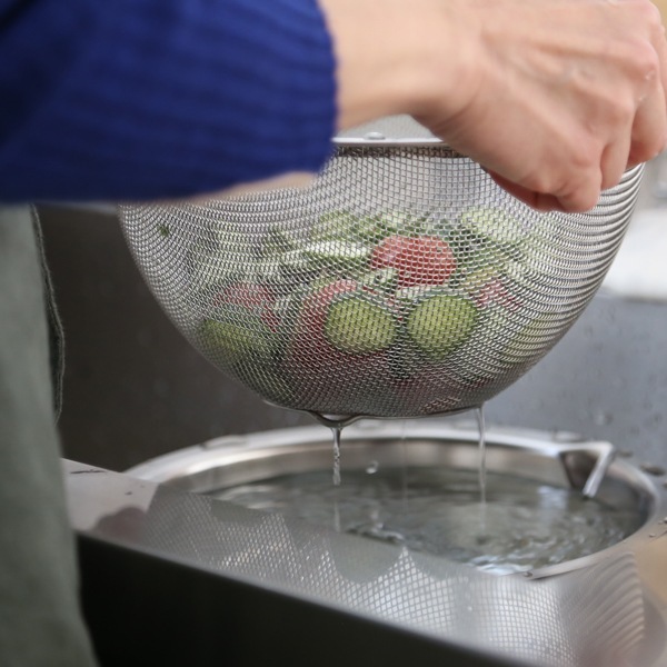 仔犬印 フラットエッジ深型メッシュボウル 21cm 本間製作所 | メーカー