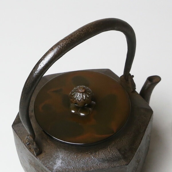 鉄瓶 七賢人文亀甲形 | 調理器具,鉄瓶 | がらんどう｜手仕事品の