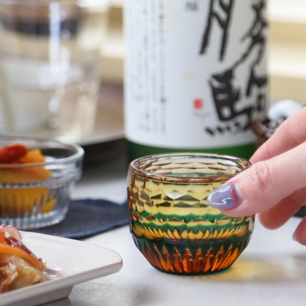 時代物　鼻炎壺　瑠璃硝子　鯉 楽天市場】葡萄とこおろぎ、吉祥尽くし鼻煙壺211001鼻煙壷 鼻煙