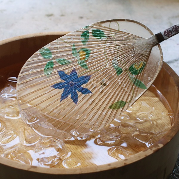 水うちわ黒骨 (台座付) カミノシゴト 家田紙工 美濃手漉き和紙