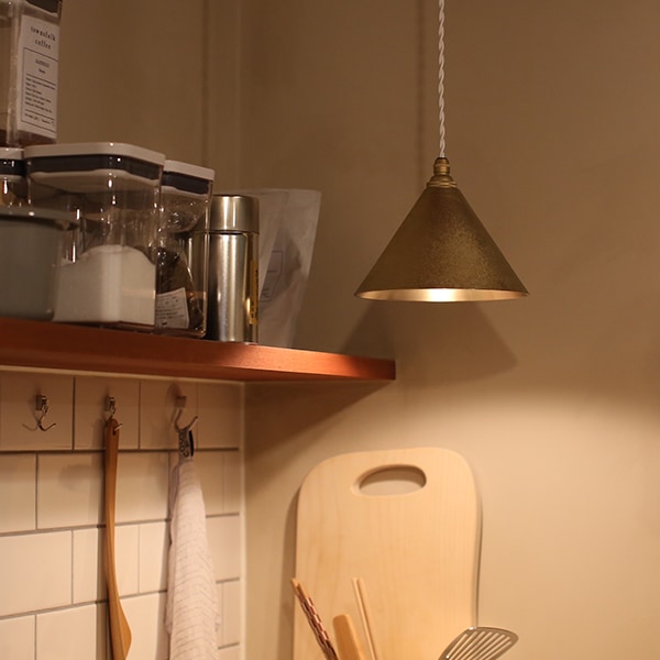 FUTAGAMI （フタガミ）ペンダントランプ　円錐　削り出し　ペンダントライト lamp_corn_kuro_k.jpg