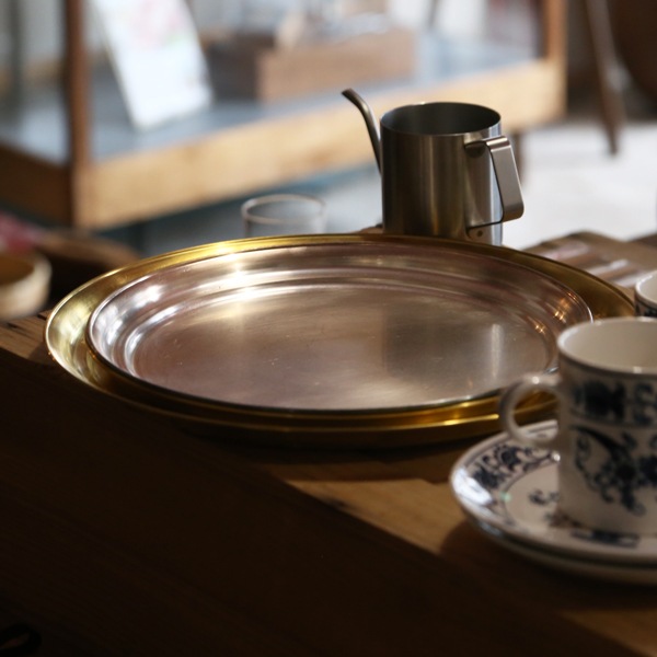 東屋 お盆 真鍮 大 | メーカー別,あ行,東屋 | がらんどう｜手仕事品の