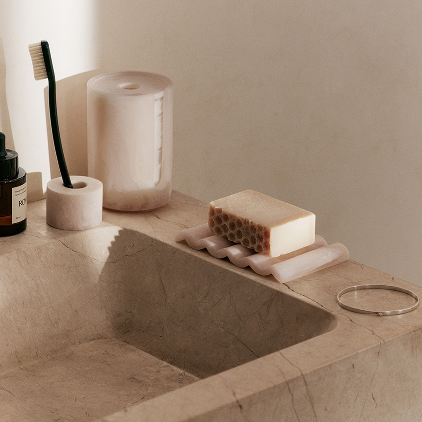 ferm LIVING �ե������ӥ� Mist Soap Dish �ߥ��ȥ����ץǥ��å���  �и��֤� �̲����� �������� ������� ���̽� �Х��롼�� �Х������ƥ� �Х����å� ��������Ź ����͢����