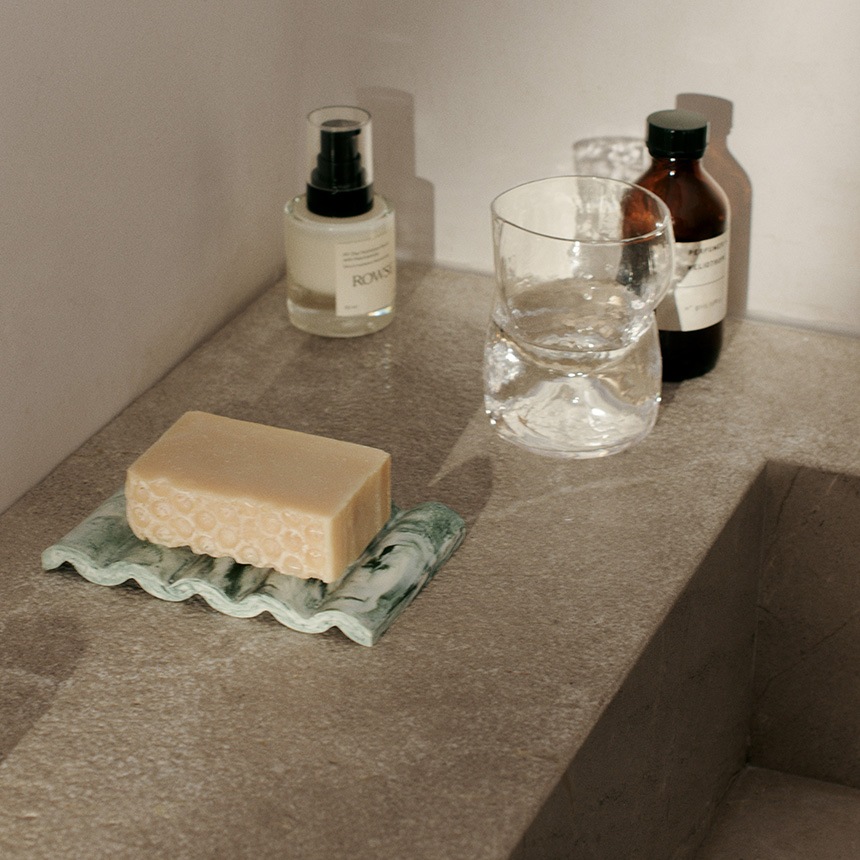 ferm LIVING �ե������ӥ� Mist Soap Dish �ߥ��ȥ����ץǥ��å���  �и��֤� �̲����� �������� ������� ���̽� �Х��롼�� �Х������ƥ� �Х����å� ��������Ź ����͢����