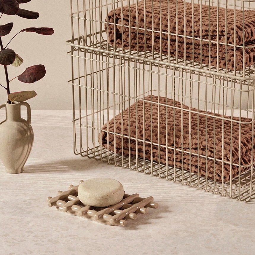ferm LIVING �ե������ӥ� Ceramic Soap Tray ����ߥå� �����ץȥ쥤 ��SALE30�� �̲����߾�ʪ���� ���̽� �Х��롼�� �Х����å� �Х������ƥ� �����å��� �Ťͼ�Ǽ ��������Ź ����͢����