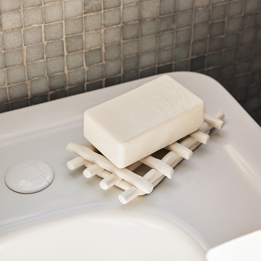 ferm LIVING �ե������ӥ� Ceramic Soap Tray ����ߥå� �����ץȥ쥤 ��SALE30�� �̲����߾�ʪ���� ���̽� �Х��롼�� �Х����å� �Х������ƥ� �����å��� �Ťͼ�Ǽ ��������Ź ����͢����