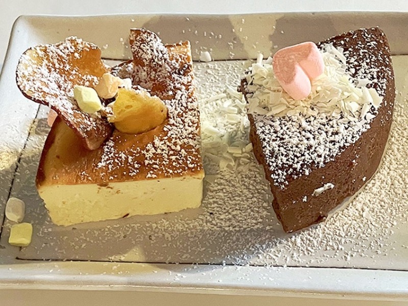 焼き色付けたバスク風チーズケーキ・ひよこのガトーショコラのミックスセット
