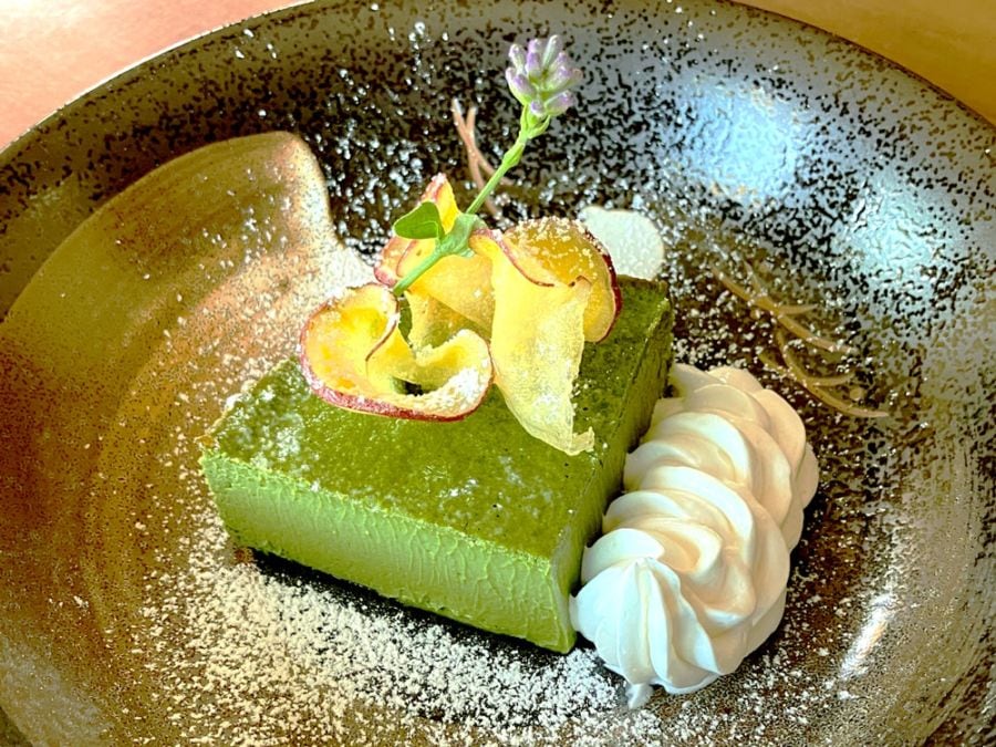 抹茶のバスク風濃厚チーズケーキ