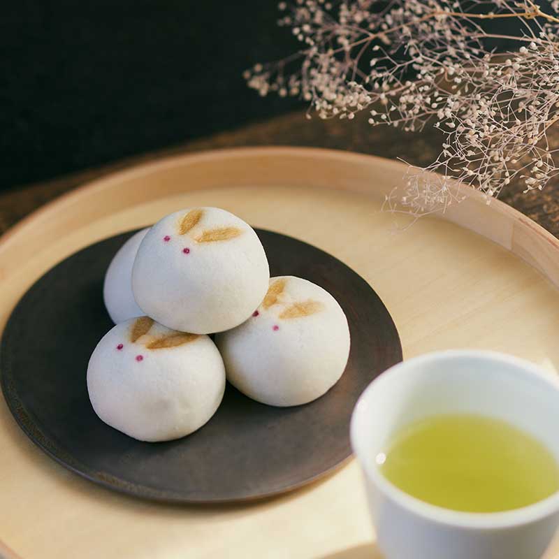 月のうさぎ4個入 (秋限定) [A043N] | 店舗,彩雲堂 | 旅するよう