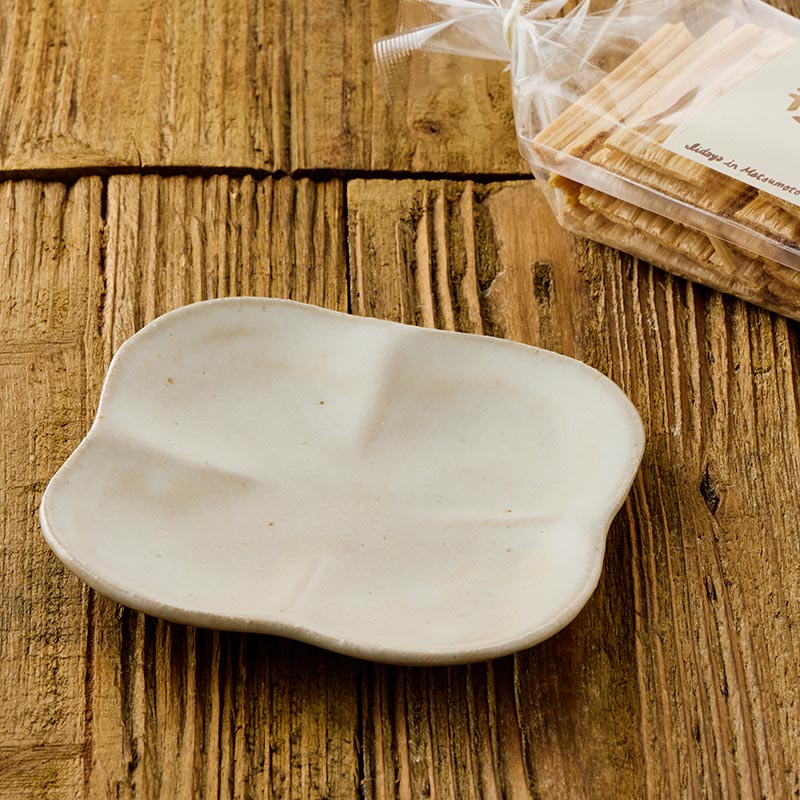 あめせんべいとまるスクエアプレート M 白 [T103D]