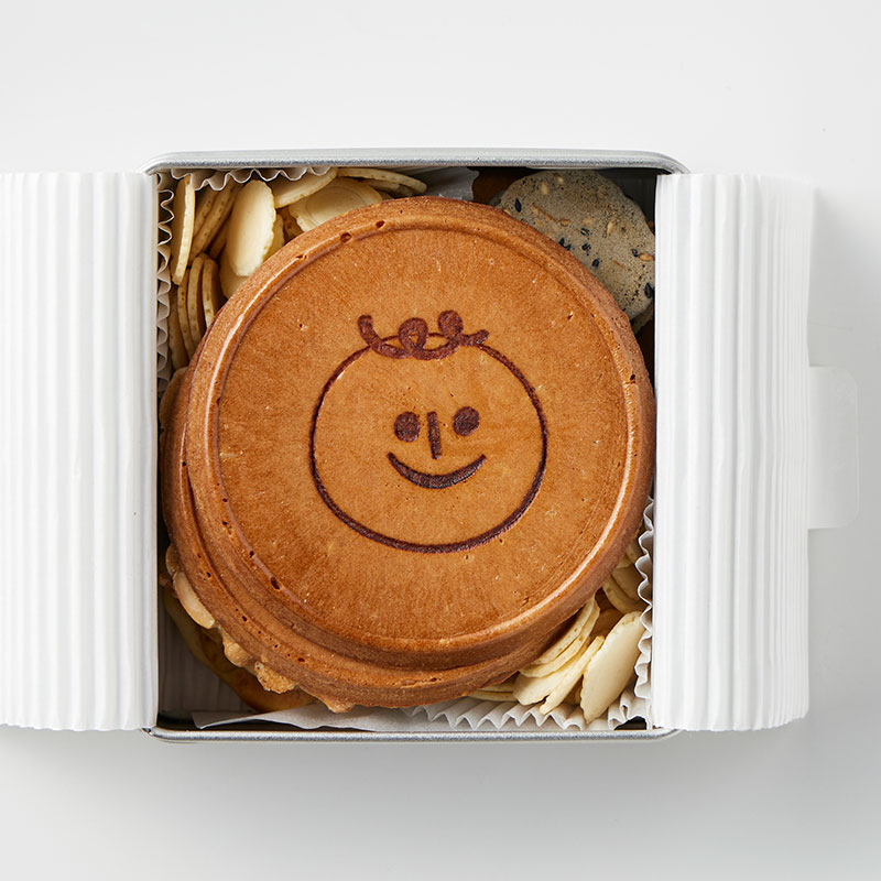 YES！SENBEI CAN [A057BN] | 店舗,田中屋せんべい総本家 | 旅するよう