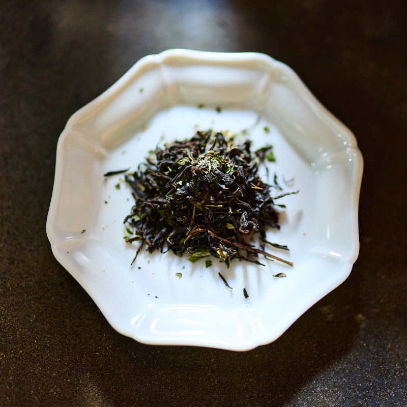 黒文字ハーブとベルガモットの和紅茶 [T102]