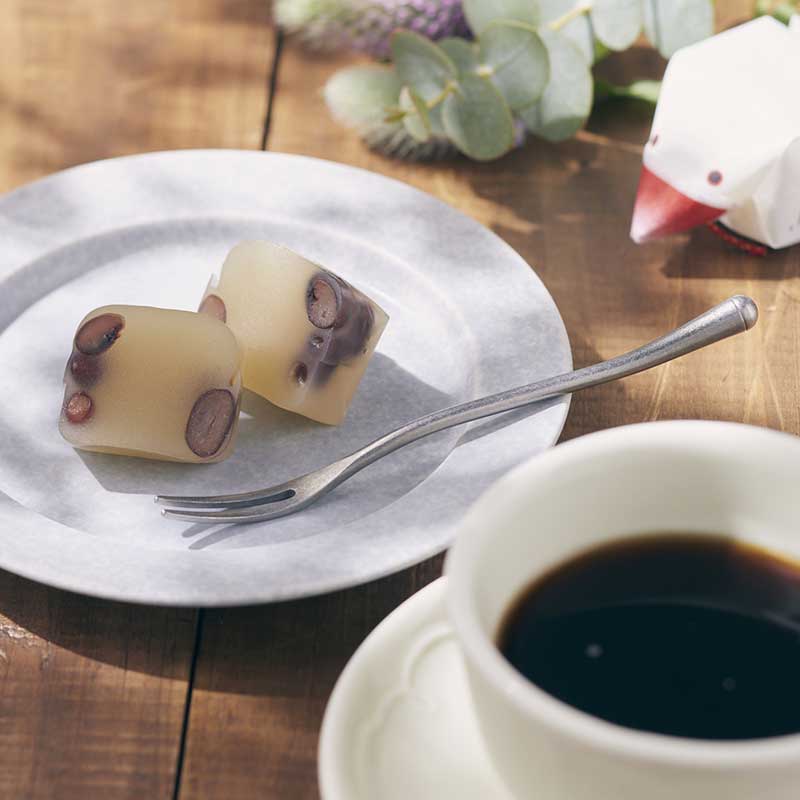 商談中　京都料亭仕様　白磁　金彩　蝶々　醤油さし 商談中 京都料亭仕様 白磁 金彩 蝶々 醤油さし