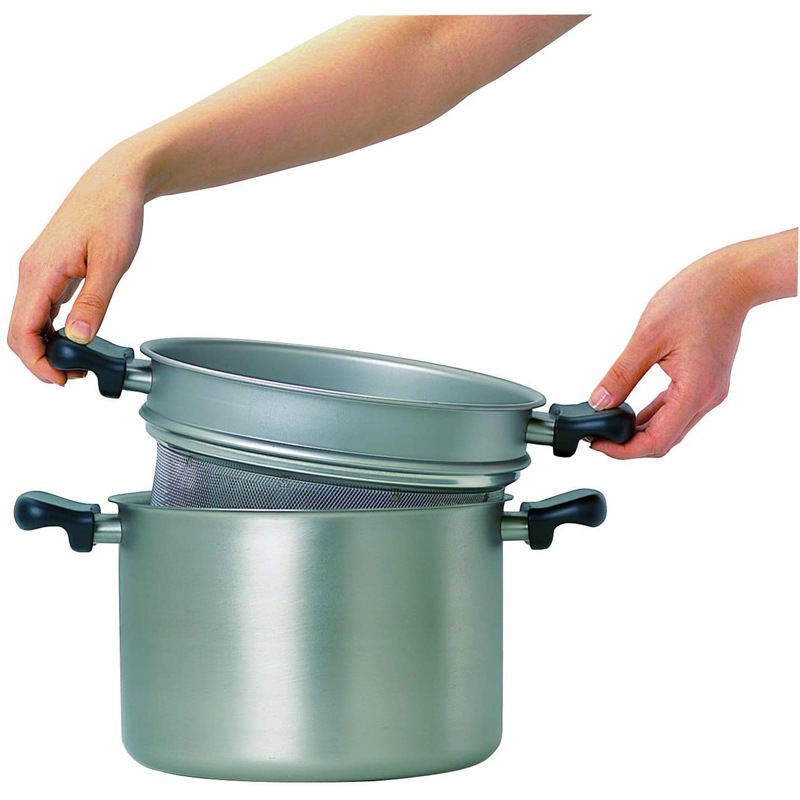 柳宗理 日本製 両手鍋 22cm ステンレス パスタパン 柳宗理 パスタパン 22cm フタ・ステンレスコランダー付き ステンレス製 ガス火専用 （ 送料無料 鍋 両手 ガス火 直火 蓋付き 湯切り 水切り  深型 寸胴鍋 日本製 22センチ 両手なべ ステンレス鍋 調理鍋 やなぎそうり ） | リビングート　店