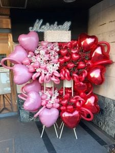 BST1-11870002　エリア限定商品！東京・神奈川・千葉・埼玉（詳しくはご確認ください）　ピンクレッド　ハーフ＆ハーフ　アルミ入り　2連結バルーン　スタンド花2段※色時変更可能です|地域限定バル