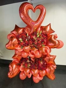 BST1-11870003　エリア限定商品！東京・神奈川・千葉・埼玉（詳しくはご確認ください）　レッド系　大きいチェーンオブハート付　アルミ入り　2連結バルーン　スタンド花2段※色時変更可能です|地域