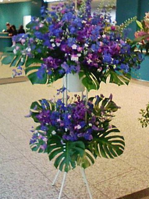 ダークパープル系 スタンド花 2段