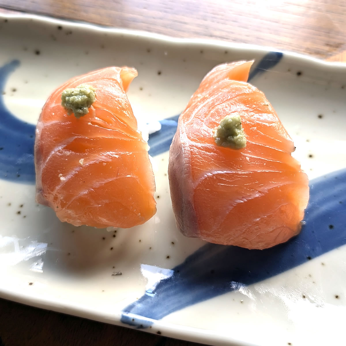 北海道産 特大天然サクラマス約3.1kg お刺身 ルイベ スモークサーモン サーモンフライ 板マス 本マス 船上活〆北海道日本海産 本マス〈サクラマス〉ルイベ〈冷凍刺身〉6ブロック　半身分 　小分けの食べ切りサイズ個包装　トロける旨さ　 癖のない上品な旨みと脂のり　「鮭より美味い」という評判も　アイヌ伝統の冷凍刺身　神経締め　活締め　桜鱒　サーモン