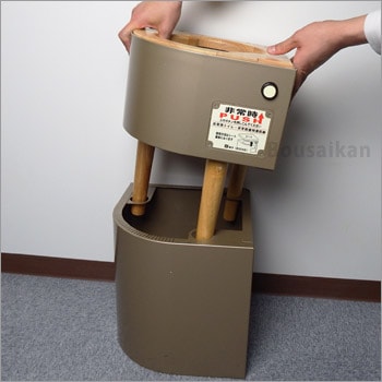 エレベーター用防災キャビネット【座面:天然木】座れる便座付き(EV椅子/エレベーターキャビネット)