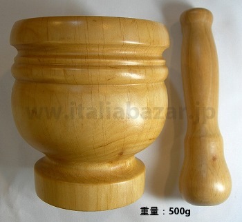 ������륿������Mortaio battisale in legno di ontano