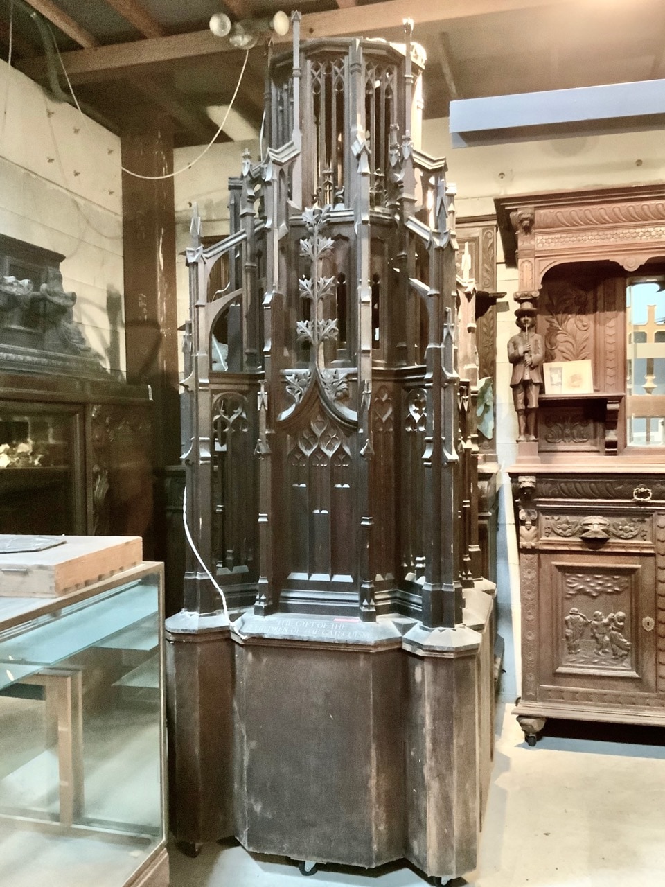 洗礼台 | Stained Glass Museum,教会家具 | ANTIKAとモダン