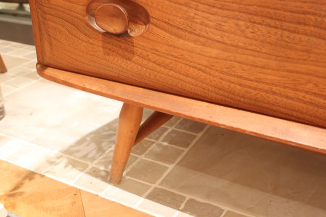 アーコール ERCOL 英国製 ヴィンテージ 北欧スタイル レトロ MA40 ERCOL(アーコール) 脚付きサイドボード | すべての商品 | ANTIKAと
