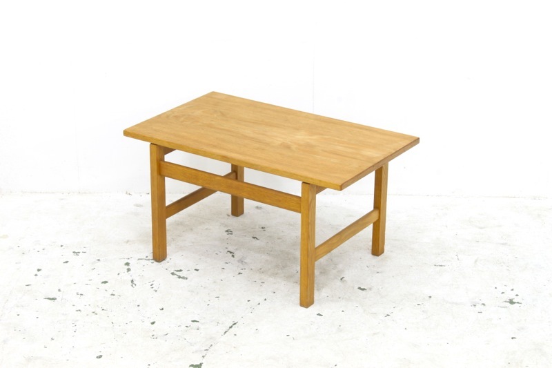 レンタル： Hans J. Wegner（ハンス・ウェグナー） コーヒーテーブル