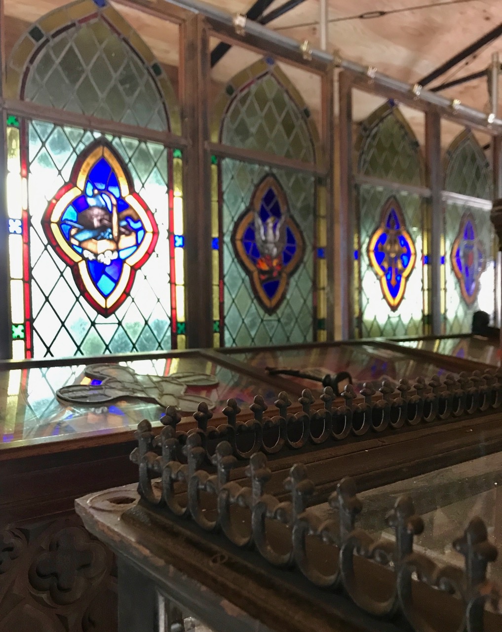 アトリビュート13 聖母マリア | Stained Glass Museum,ステンド