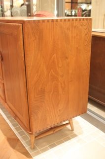 ERCOL(アーコール) 脚付きサイドボード | すべての商品 | ANTIKAと
