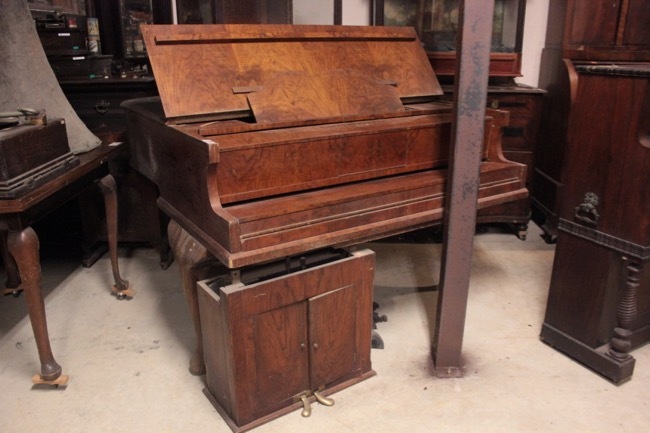 自動演奏ピアノ | Stained Glass Museum,教会家具 | ANTIKAとモダン
