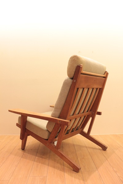 レンタル： Hans J.Wegnerハンス・ウェグナー GE375 1シーターソファ