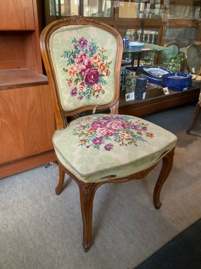 レンタル】 アンティーク サロンチェア／花柄 | 湯の花ファクトリー  