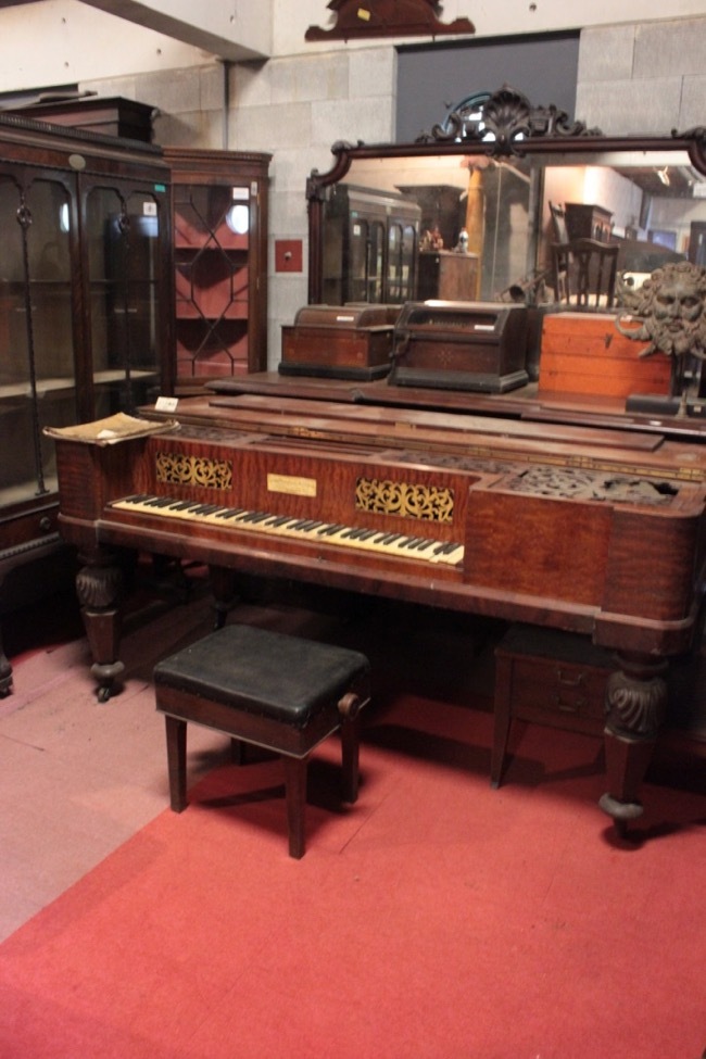 スクエア グランドピアノ | Stained Glass Museum,教会家具 | ANTIKAと