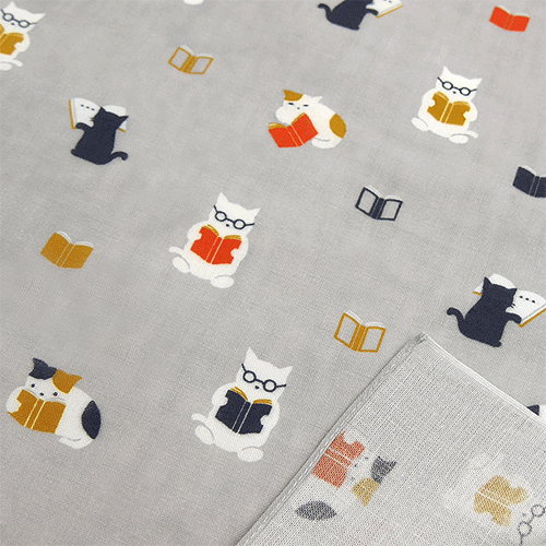 てぬぐいのはんかち　読書ねこ