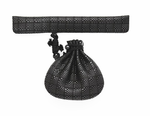 □時代物 煙草入れ、印伝革製に貝尽くし彫り彫金金具 煙管付き、キセル