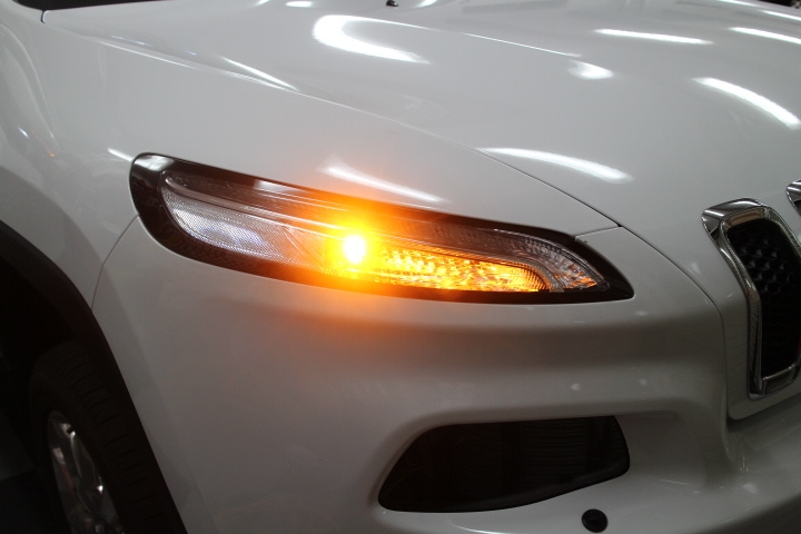 14ｙ ジープ チェロキー ディーラー車用 ｌｅd フロント ウインカー キット Ledバルブ込 左右セット ダッジ ジープ クライスラ アメ車の専門店 充実のカスタムとサポートをご提供します パーツ通販可能です 自社輸入にて迅速にお取り寄せ可能です 新車 中古