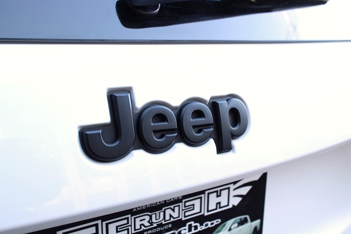 ジープ 外装 カスタム施工 ジープ 各車 エンブレム ペイント 各種 施工 ダッジ ジープ クライスラ アメ車の専門店 充実のカスタム とサポートをご提供します パーツ通販可能です 自社輸入にて迅速にお取り寄せ可能です 新車 中古車もお任せ下さい お問い合わせ