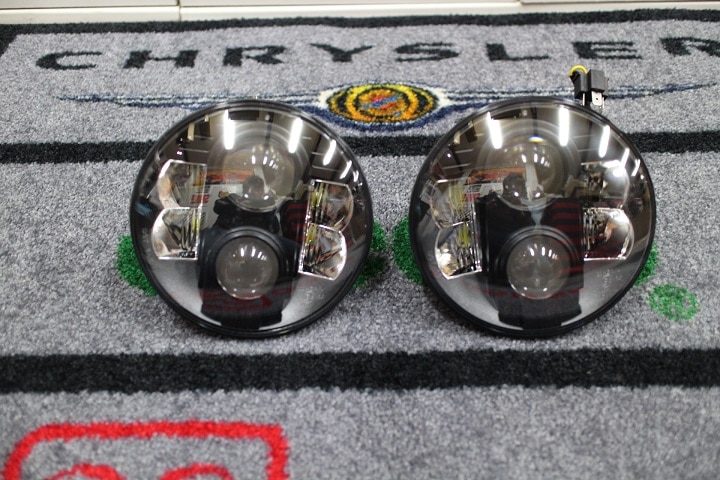 07ｙ ジープ ラングラー Led ヘッドライト セット 右ハンドル 左側通行用 スモールライト 付き ブラックインナー ダッジ ジープ クライスラ アメ車の専門店 充実のカスタムとサポートをご提供します パーツ通販可能です 自社輸入にて迅速にお取り寄せ可能