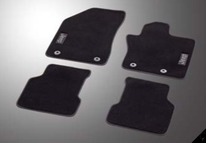 18y－ ジープ コンパス 純正 フロアマット 4PC セット 【ブラック 