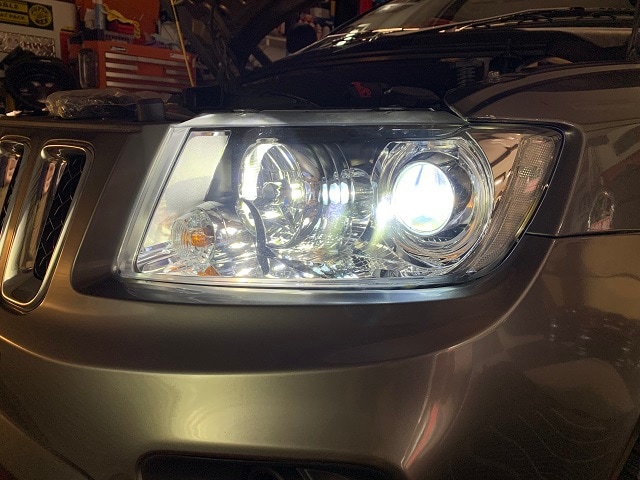 12ｙ ジープ コンパス オリジナル ｌｅｄヘッドライト ロービーム用 バルブセット ディーラー車用 純白色 要選択 ダッジ ジープ クライスラ アメ車の専門店 充実のカスタムとサポートをご提供します パーツ通販可能です 自社輸入にて迅速にお取り寄せ可能