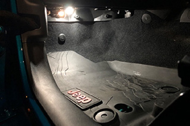 18ｙ ジープ ラングラー ｌｅｄフロアライト Jeppesen製 ダッジ ジープ クライスラ アメ車の専門店 充実のカスタムとサポートをご提供します パーツ通販可能です 自社輸入にて迅速にお取り寄せ可能です 新車 中古車もお任せ下さい お問い合わせお待ちして