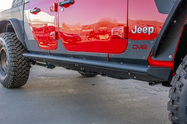 20y－ ジープ グラディエーター ロッカーパネル ガード 【DV8 Offroad