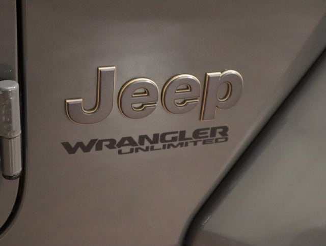 在庫 2ケ有り】ジープ JL ラングラー グラディエーター 392 純正 