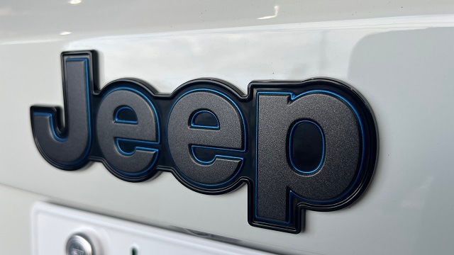 jeep 純正 リアゲート ジープラングラー レネゲートエンブレム jeep 純正 リアゲート ジープラングラー レネゲートエンブレム - メルカリ