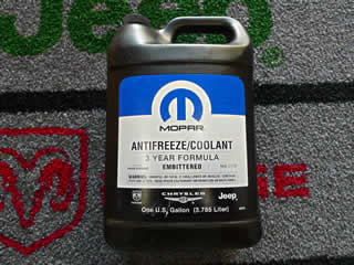 純正品 MOPAR ロングライフ クーラント / 緑色タイプ 指定車用｜ダッジ