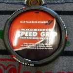 【ステアリングカバー】　汎用品　ダッジ　各車へ　大人気　滑り止めにも　【DODGE//ロゴ】|汎用品|ダッジ　グッズ・アクセサリー
