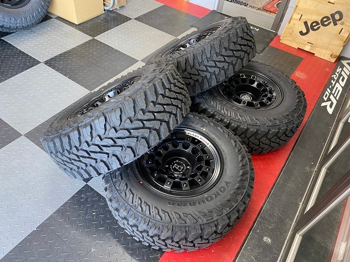 �ڸ���1���å��ò���07���ݡ�JK/JL����󥰥顼��/JT������ǥ�����������50km���ѤΤߡ�BLACK RHINO FUJI  17����� �� M/T������ 4�ܥ��å�